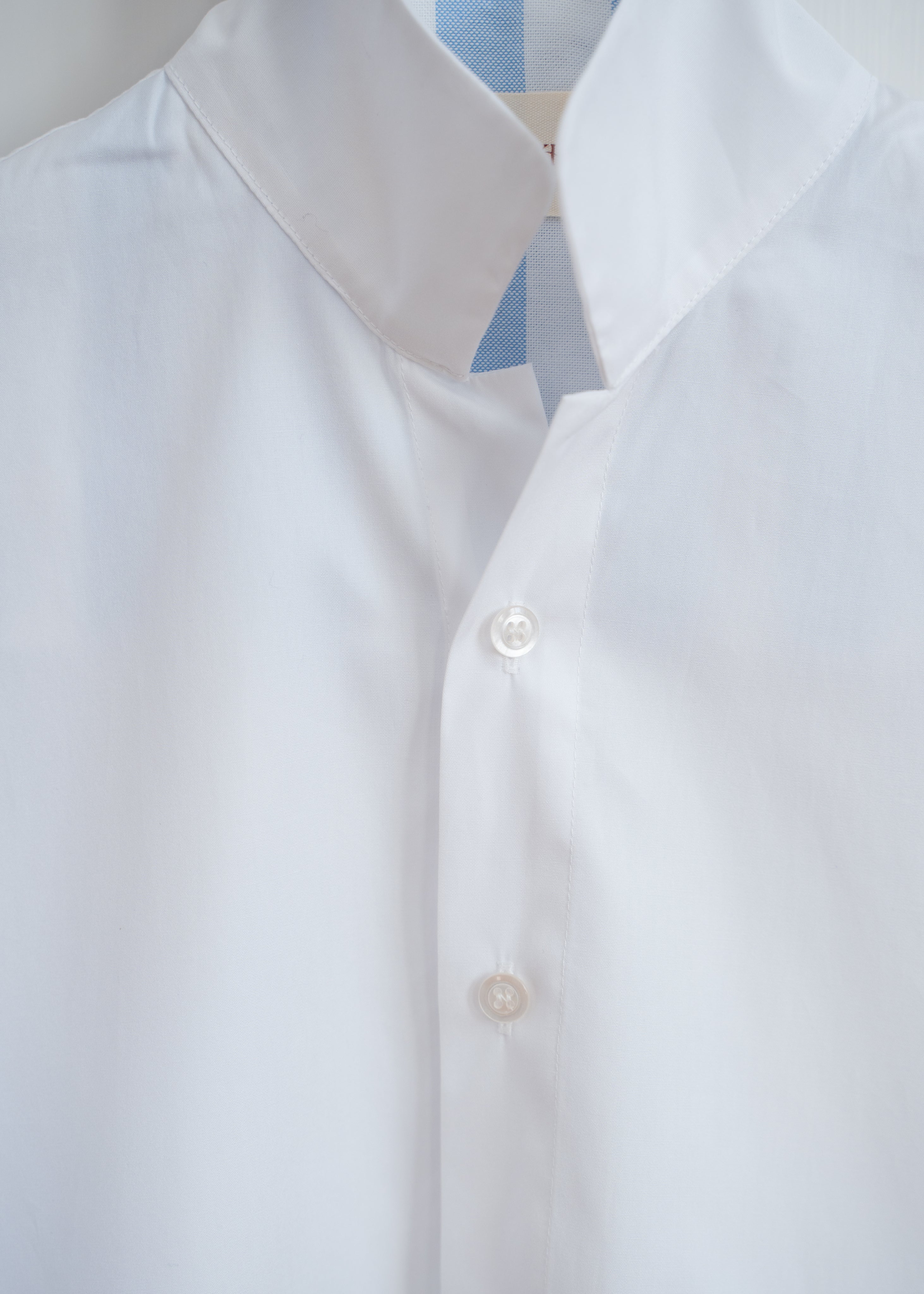 Arturo – White